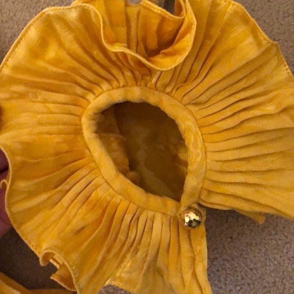 🎉HP🎉Nina Ricci vintage gold blouse - Picture 7 of 7